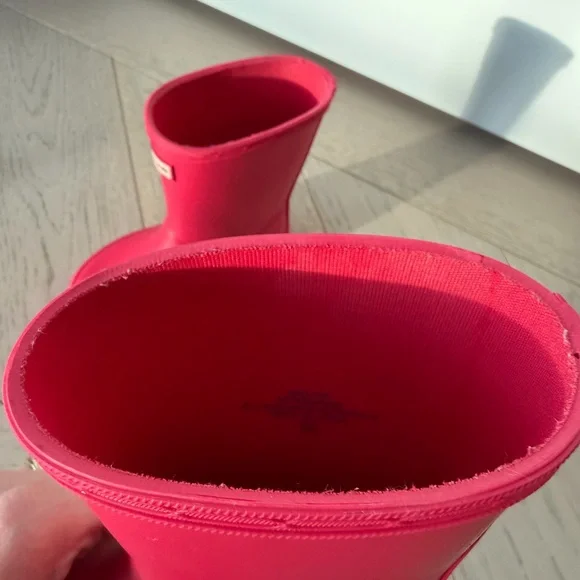 Hunter Bold Red Waterproof Boots - Picture 2 of 4